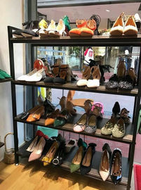Porcellana Struttura stabile degli espositori modulari neri del negozio di scarpe per i negozi di specialità della scarpa fornitore