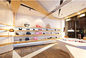 Governo di legno della fabbrica popolare su ordinazione di Shanghai per l'interno Decoratio del deposito di marca del contenitore per esposizione delle scarpe della borsa del deposito dell'indumento fornitore